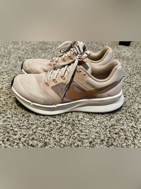 Nike Women's Pink/Blush Running Shoes